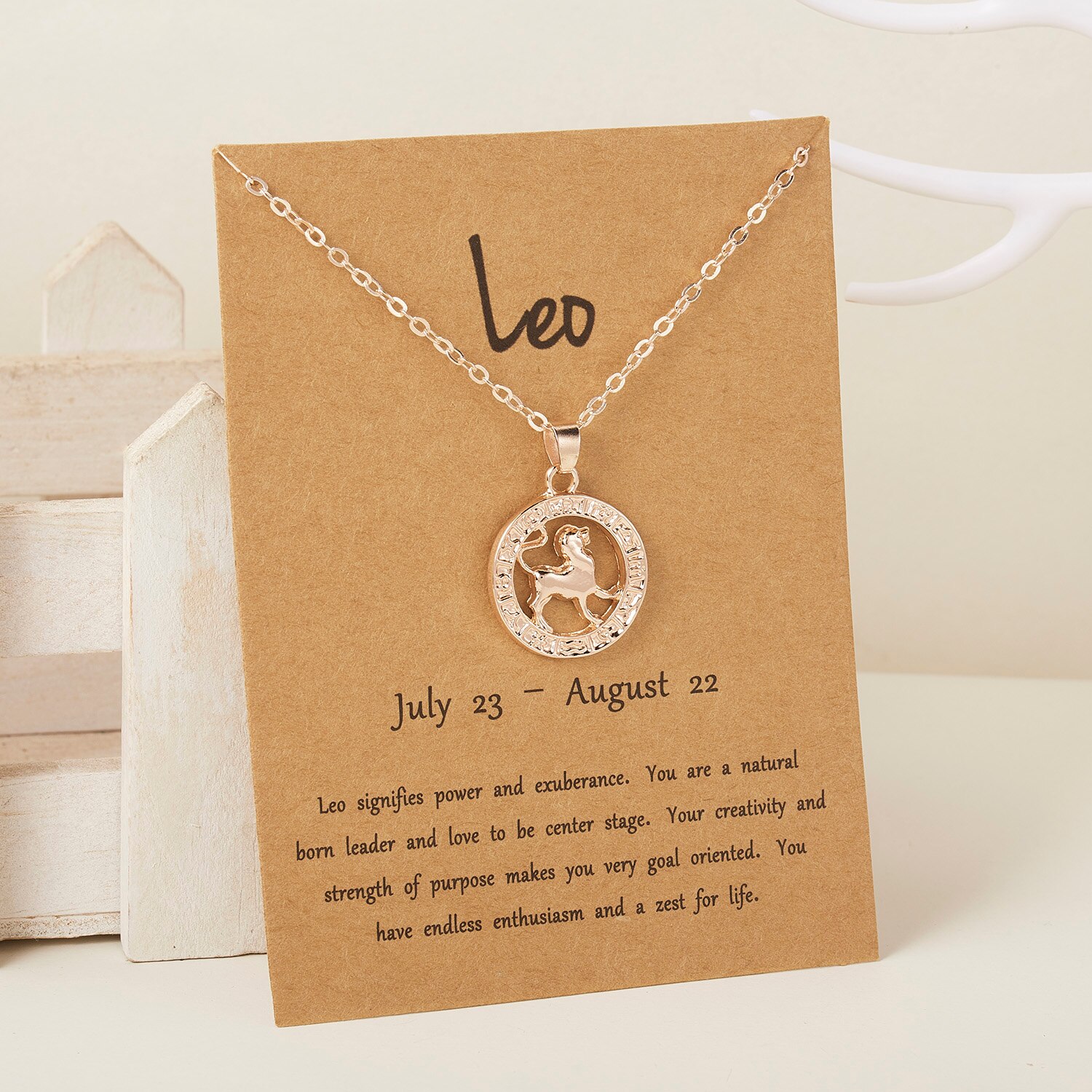 Trendige halsketten mit anhängern 12 sternzeichen-motiven in roségold für damen und herren – löwe-motiv, ideal als grußkarte, geburtstagsgeschenk oder familienschmuck.
