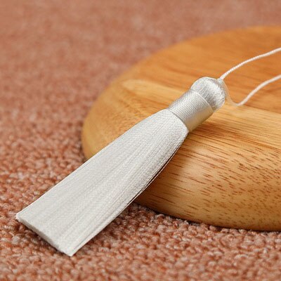 2 stücke 8cm Polyester Seide Quaste Pinsel Anhänger Ohrring Charme Satin Quaste DIY Schmuck Machen Hochzeit Wohnkultur zugriffs: White