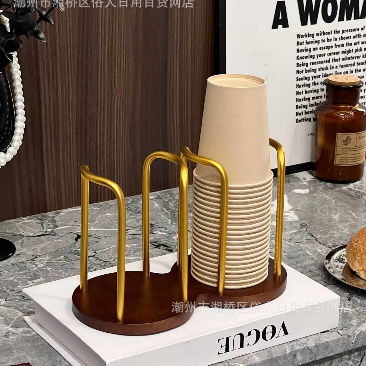 Stojak na kubki jednorazowe, półka, drewniany dozownik na kubki robić wody i herbaty z dłuższym patyczkiem, organizer na kubki, akcesoria.: Złota