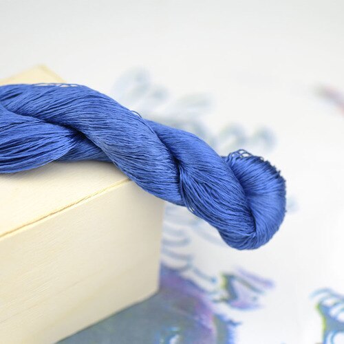 1 väri 400m suzhou kirjonta 100%  luonnonsilkki brodeerattu lanka silkki tee itse silkkisävyinen kirkas väriviiva keskiyönsininen: Ei . 7