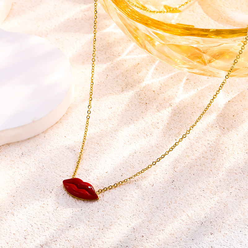 2025 Ins nouvelle en acier inoxydable lèvre rouge pendentif chaîne collier en acier bouche médaillon charme étanche bijoux directe