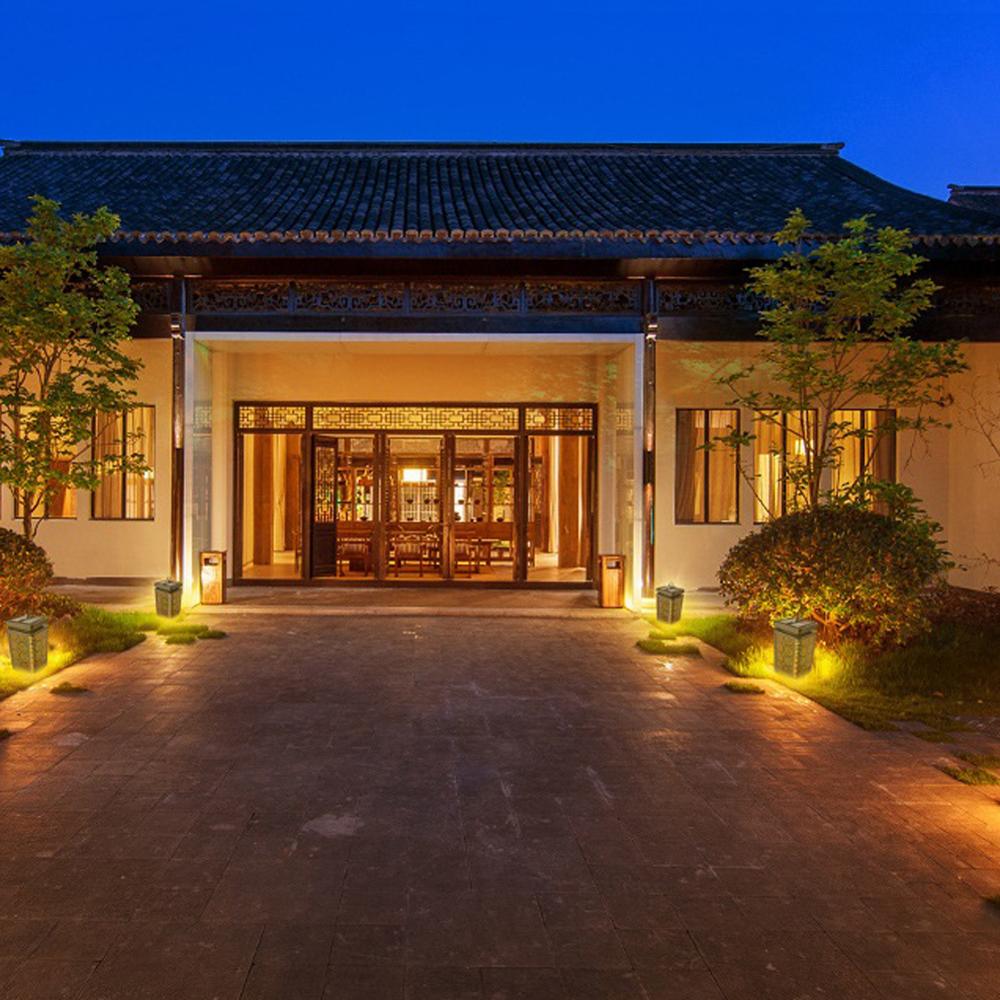 Solar Flame Lamp 96 LED Hanging Lantern Solar Garden Lights Waterproof Solar Light Outdoor for Garden Pathway Decoration Lamp