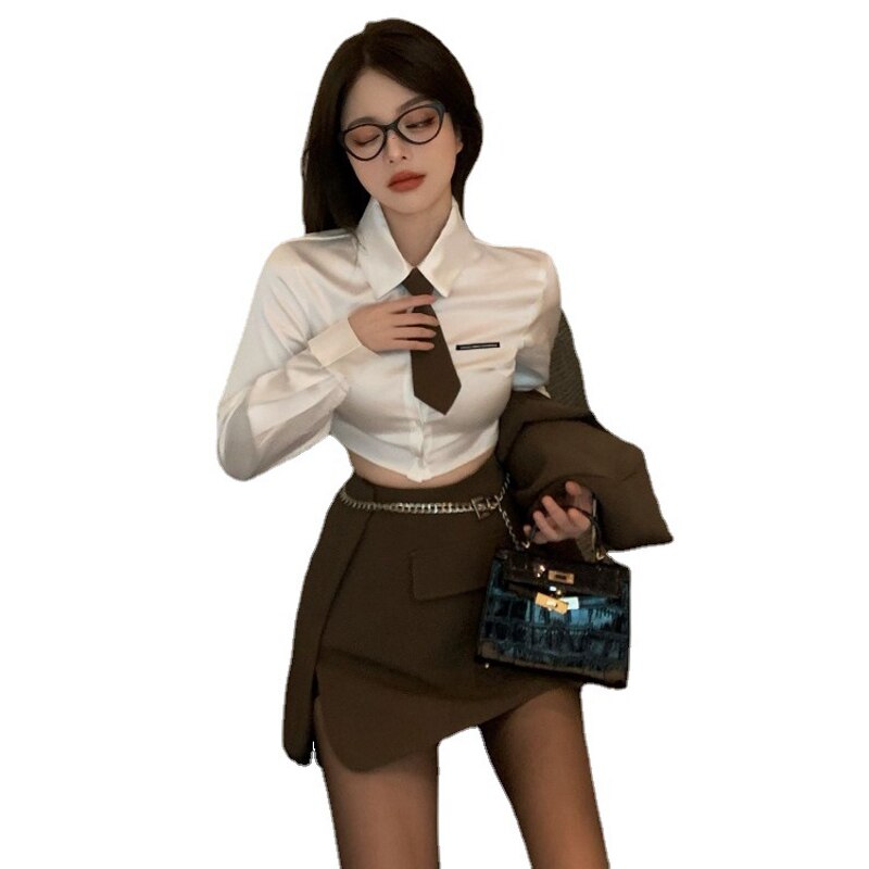 Uniforme escolar coreano para niña, traje para mujer, minifalda para estudiante de secundaria, camisa anudada con cinturón de cadena para universitaria