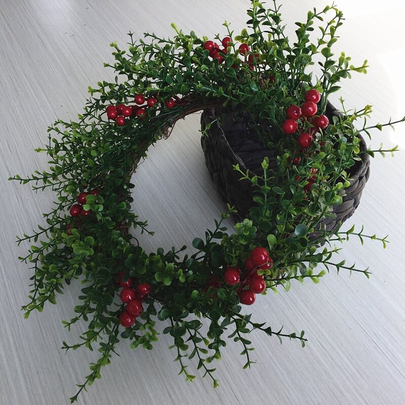 17 Cal sztuczna zielona liście eukaliptusa czerwone jagody wieniec z przodu dekoracja drzwi boże narodzenie drzwi girlanda