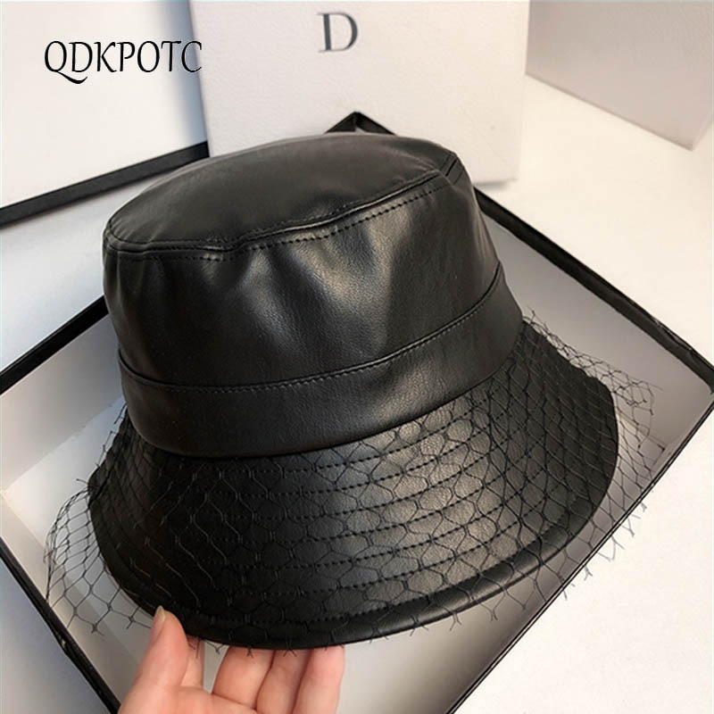 Qdkpotc hat efterår vinter netto garn pu læder kvinder spand hatte hepburn enkelhed afslappet kasket