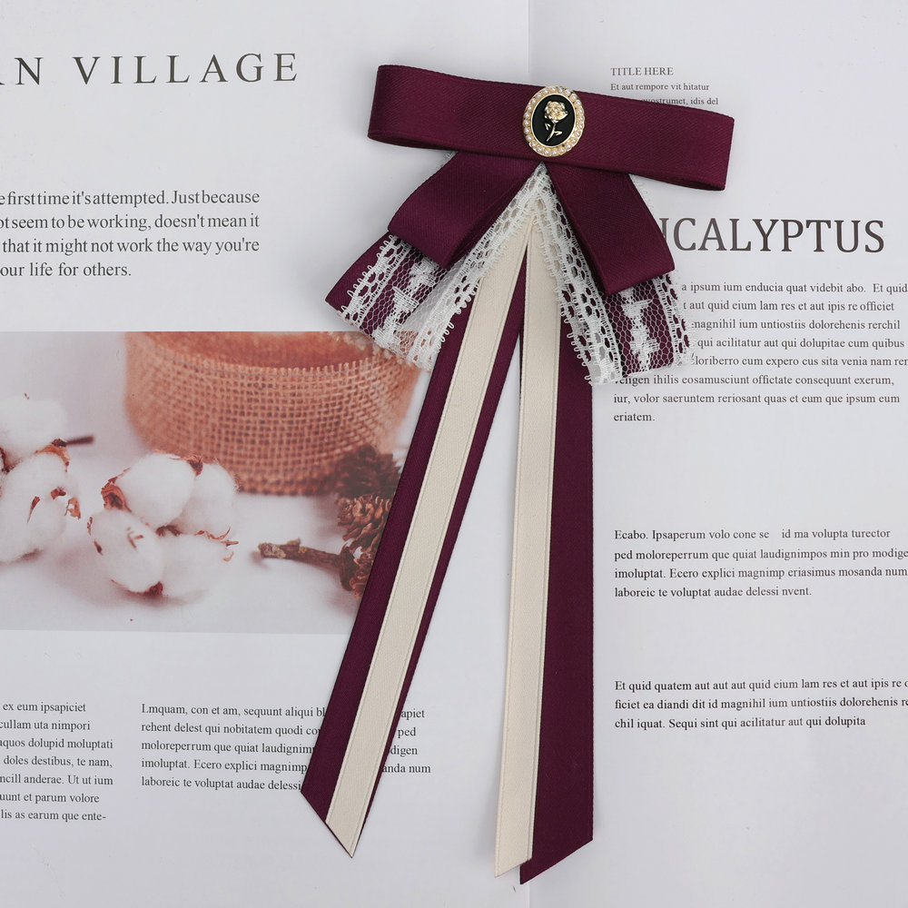 Kvinder vintage forudbundet slipsbroche imiteret diamantsmykker bånd butterfly corsage til skjortekrave tøj: Lavendel
