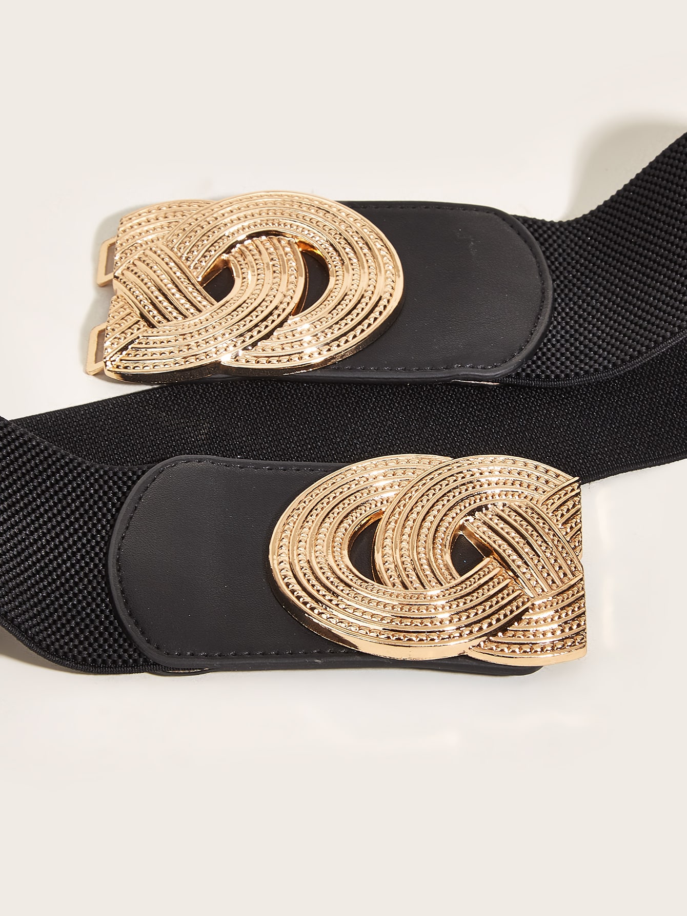 A twist-shaped pair-buckle rubber band waist seal dress