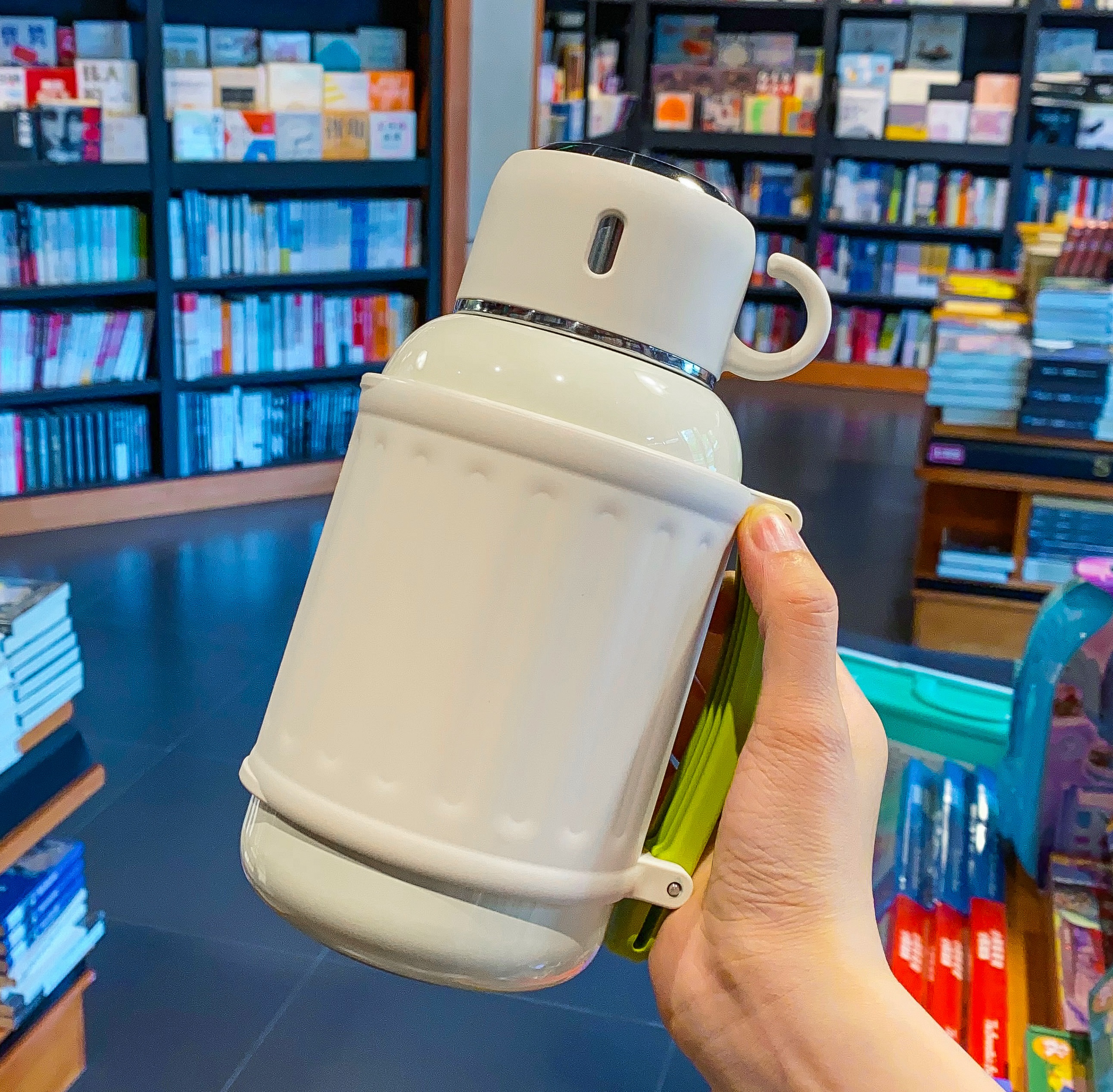 800ml Large Capacity Pot Big Belly Insulated Bottle Outdoor Portable Diagonal Cross High Beauty Cup: WHITE