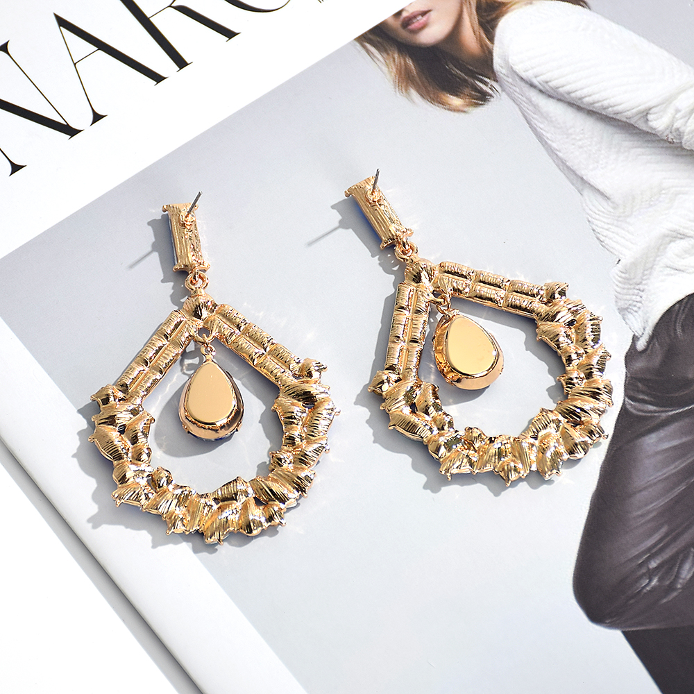 Vintage glazen oorbellen met steentjes voor vrouwen en meisjes, opvallende kristallen accessoires en sieraden.