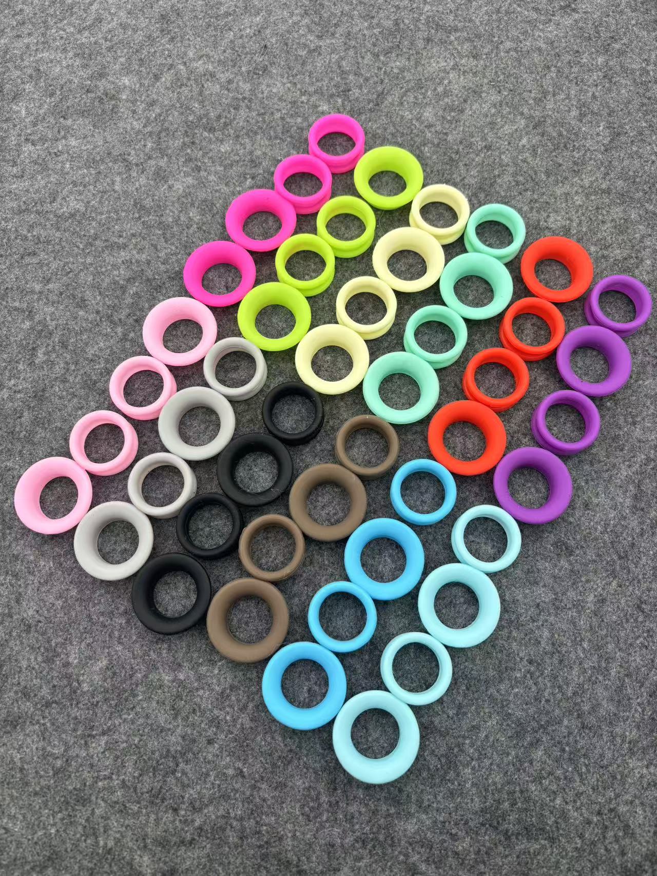 16 Pis plus doux paillettes cheveux toilettage pour animaux de compagnie ciseaux en caoutchouc de Silicone inserts d'anneau de doigt