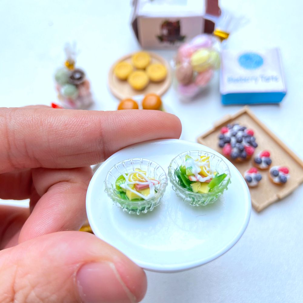 1:12 Miniature Hamburger Mini Fruit Salad Pretend Food for Blyth Barbies OB11 BJD Doll House Kitchen Play Toys Accessories