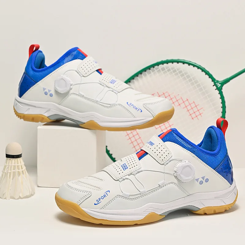 Chaussures de Badminton ultra-légères et respirantes, chaussures de Tennis noires et blanches, antidérapantes, résistantes à l'usure, semelle en caoutchouc, chaussures de Couple tendance professionnelles