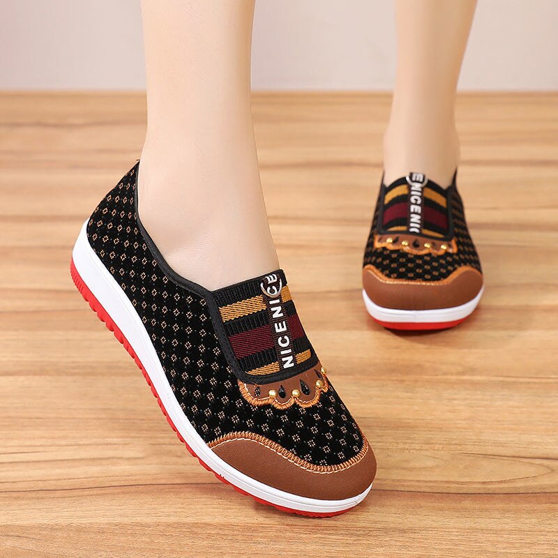 Style vieux Beijing tissu chaussures femmes fond souple antidérapant moyen-âge loisirs tissu fond plat maman chaussures femme chaussures: Black / 40