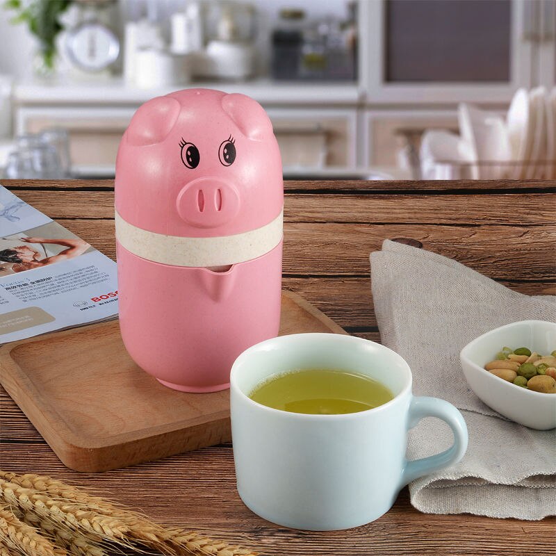 Mini Juicer Cute Pig Mini Manual Juicer Household Fruit Orange Citrus Juice Bottle Squeezer TI99