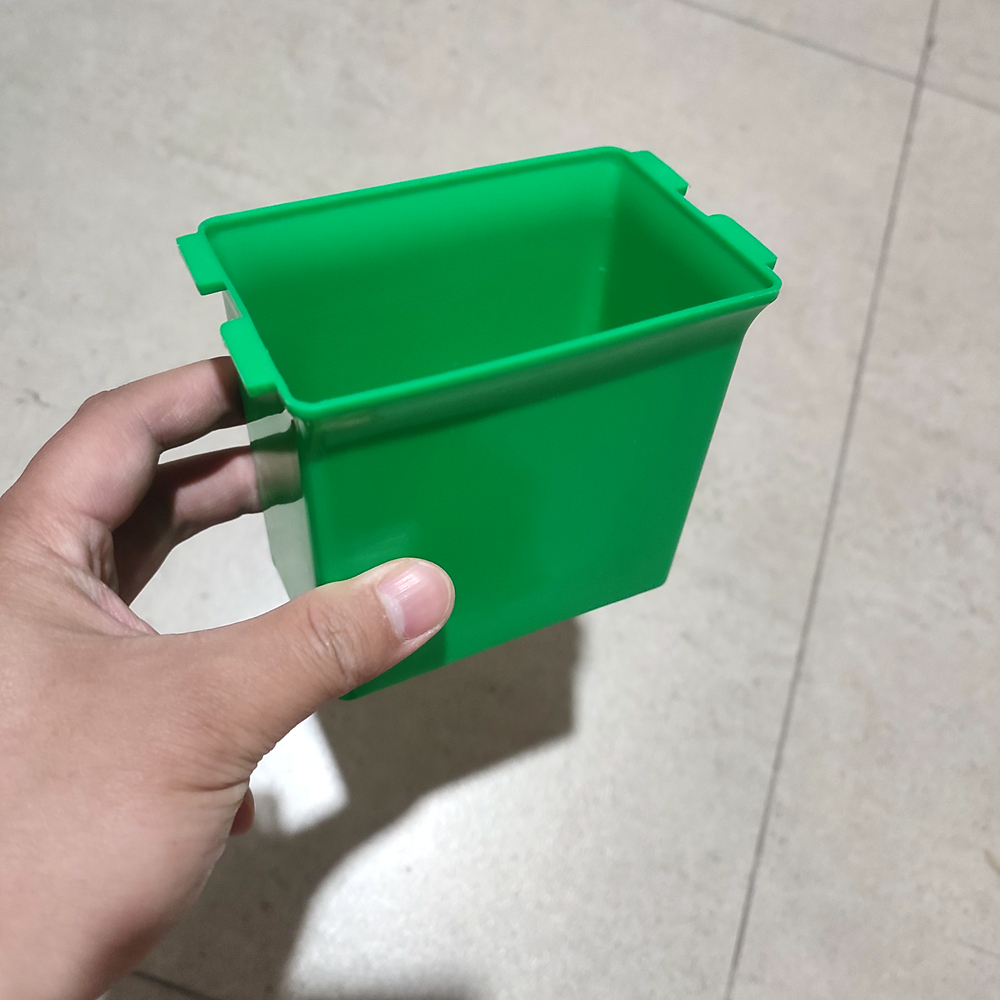 20 Pieces Small Bee Feeder Mini Nuc Beehive Bee Feeder Apidea Nuc Beehive Feeder Mini Mating Nuc Bee Feeder Bee Shop Supply