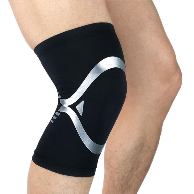Sports knæpude patella åndbar knæbøjle beskytter fjeder knæpude basketball løb elastisk knæ støtte fitness udstyr: Sort sølv / M