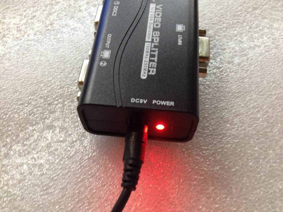 Jaar 1 Naar 2 Poorten Vga Video Splitter Duplicator 1-In-2-Out 250 Mhz Apparaat cascadedable Laarzen Video Signalen 65 M 1920*1440