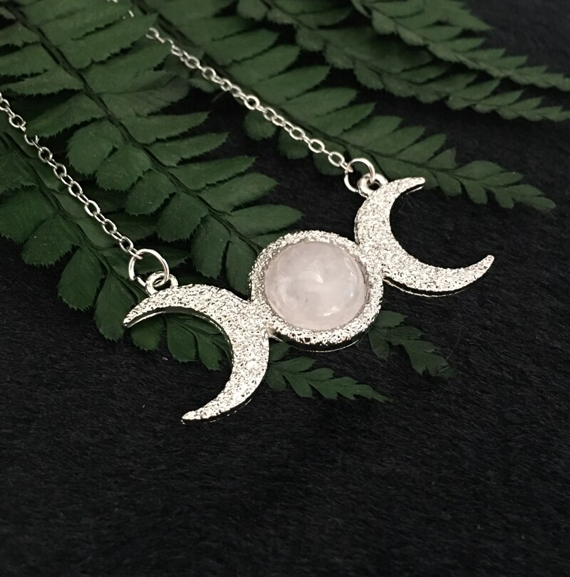 Verzilverd Triple Maan Ketting, Vrouwelijke Heks, Godin Hecate,Triple Maan, Godin Ketting, witchy Sieraden, Celestial: Rose Quartz