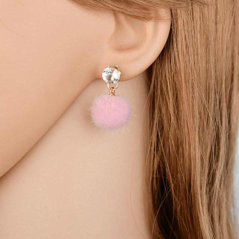 Pendiente colgante de bola de pelo dulce coreano para mujer, joyería de cristal rosa y rojo, personalidad femenina, Brincos de piel de felpa rosa Simple