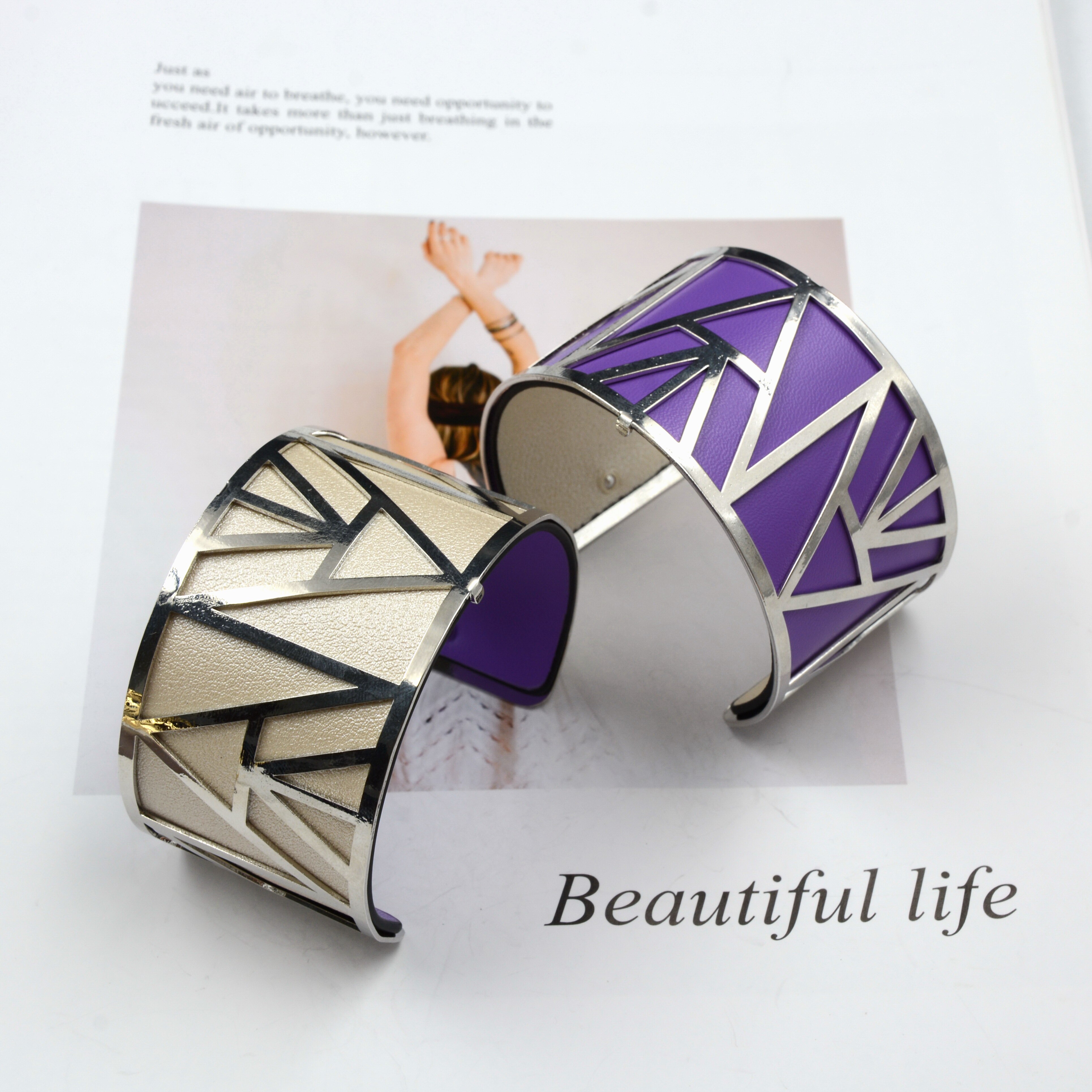 Pulsera de cuero con geométrico para mujer, brazalete de piel con de pirámide de Egipto de 40mm, con colores reversibles, de Francia