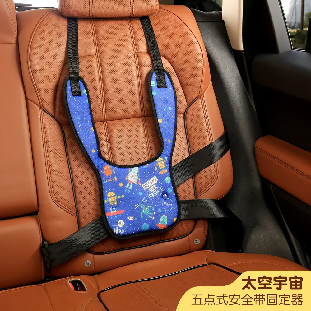 Regulowany uchwyt na pas bezpieczeństwa dla dziecka Pokrowiec na szyję Prosty i wygodny pokrowiec na ramię do fotelika samochodowego: BŁĘKITNA