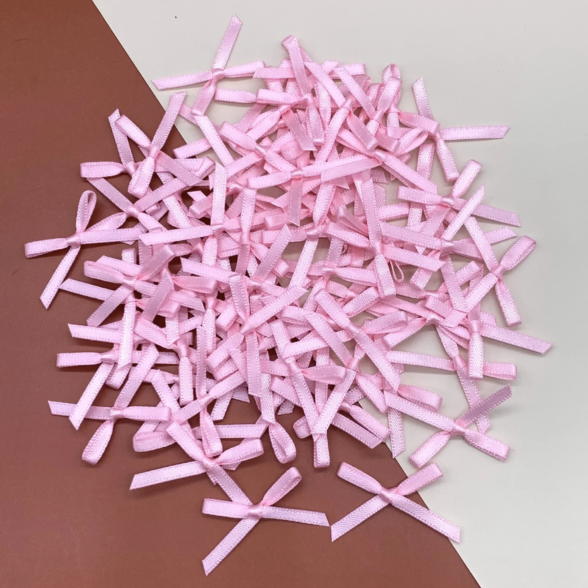 100 Uds Mini cinta de raso flores lazos lazos artesanía Scrapbooking adorno proyectos de bricolaje pajaritas decoración pinzas para el cabello lazos para el cabello de mascotas