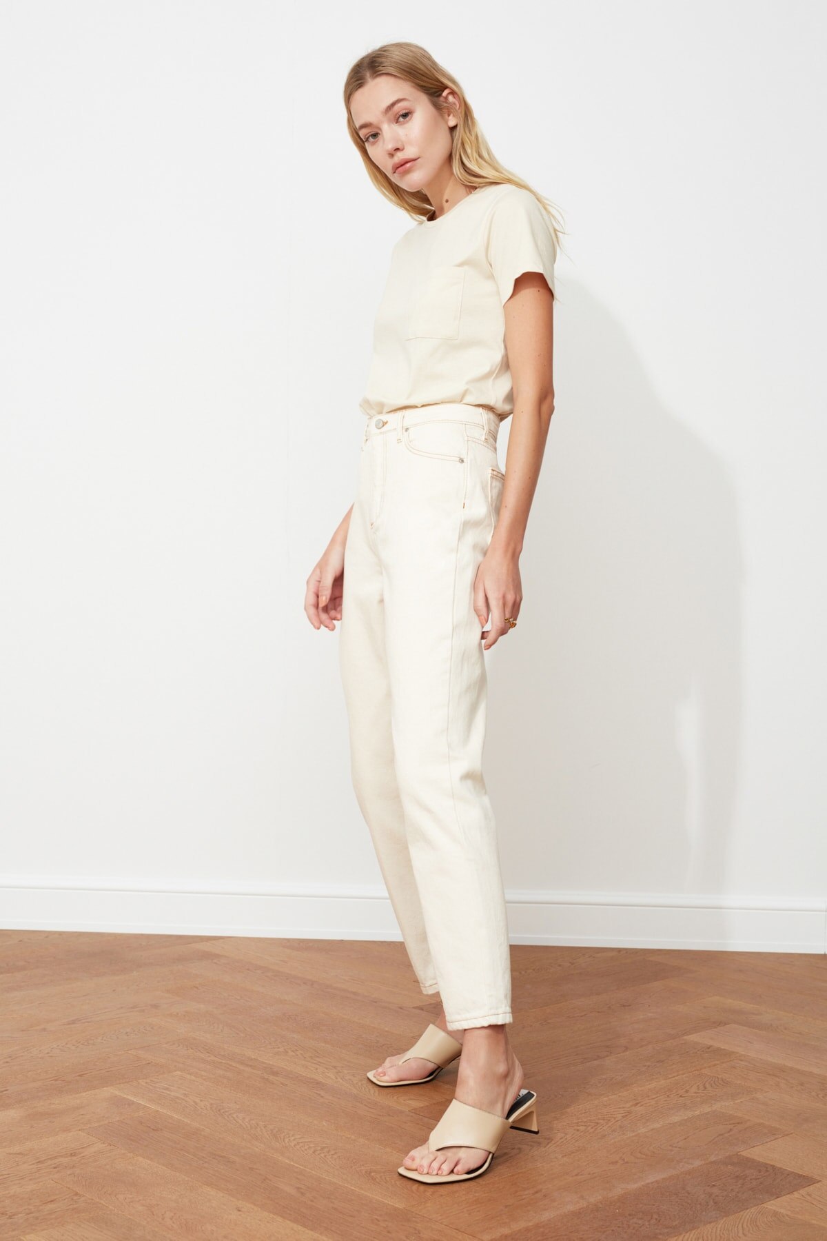 Trendyol Hoge Bel Mom Jeans TWOSS20JE0200