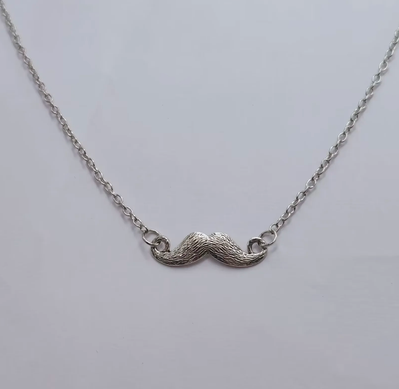 1 unids/lote, tijeras de barba Vintage a la , dijes, colgante, collar, amuleto de protección de buena suerte, joyería: Plata antigua plateada