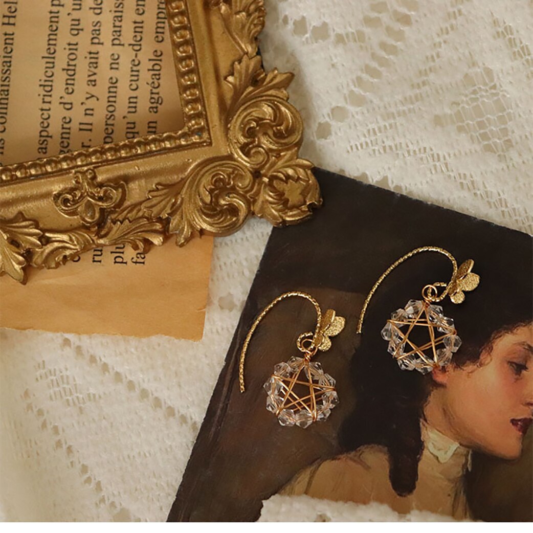 Hof Retro Gold Classic Meisje Vlinder Oorbellen Eenvoudige Dame Temperament Kristallen Oorbellen Sieraden Prachtige