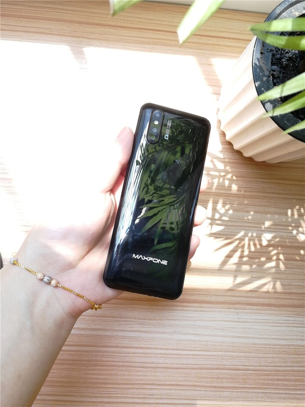 Goedkope Push-Knop Mobiele Telefoon 2.4 Inch Scherm 850Mah Dual Sim Camera Bluethooth Spotlight Grote Luidspreker Fm Mini maxfone Max 2: Add 4GB TF Card / black