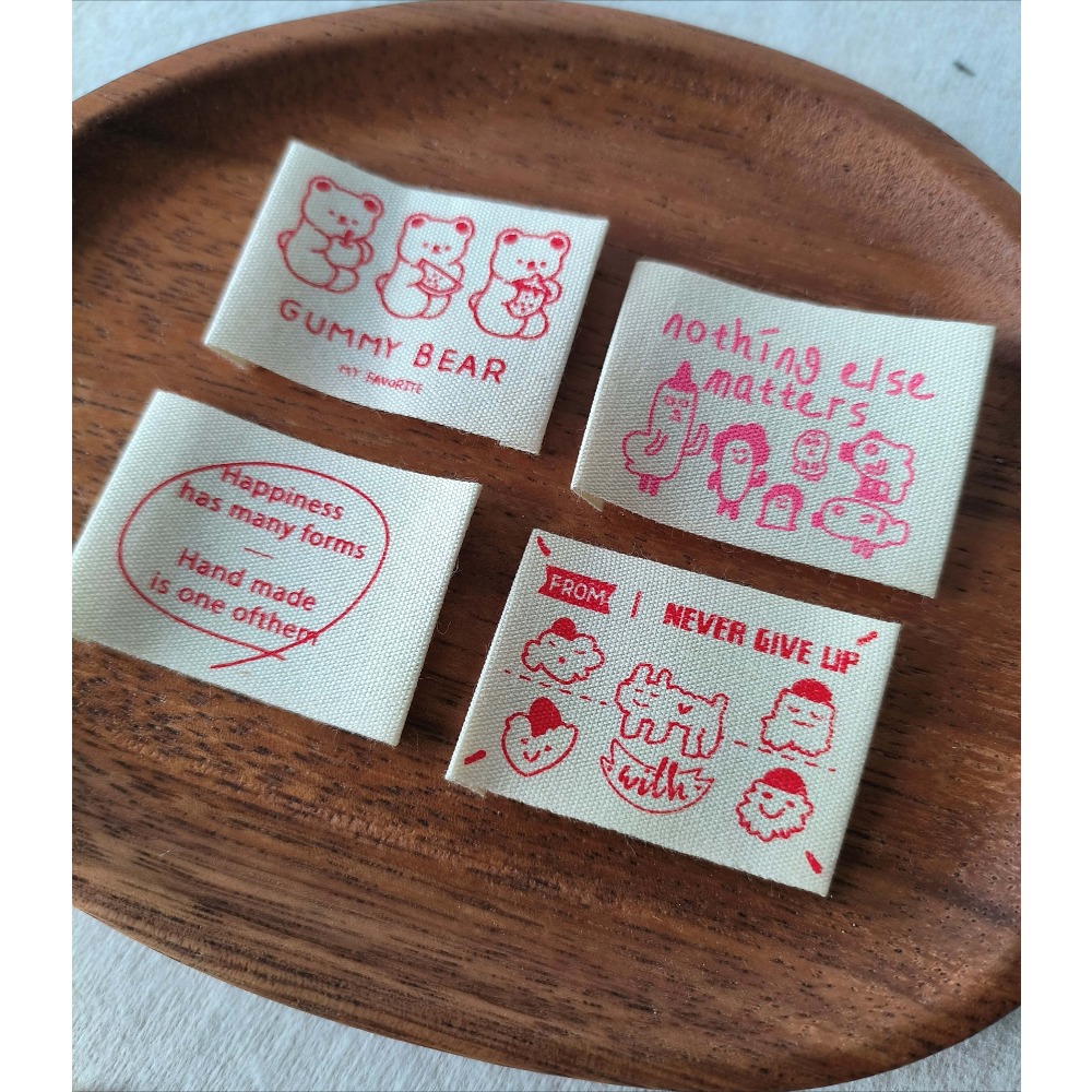 12 stijlen klaar voor 100% katoenen kledinglabels, bedrukte geweven tags met kersenbeerontwerp, schattige kinderstofverzorgingslabels