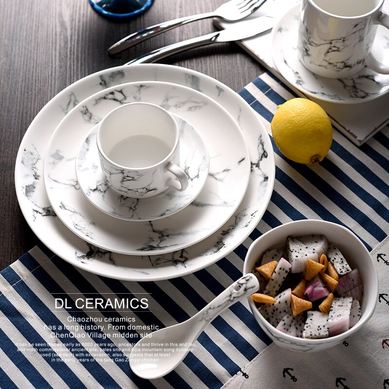 Nordiske marmortallerkener firkantet service keramik middagssæt guldindlæg porcelæn dessertbakke bøf salat snack kage tallerkener indretning