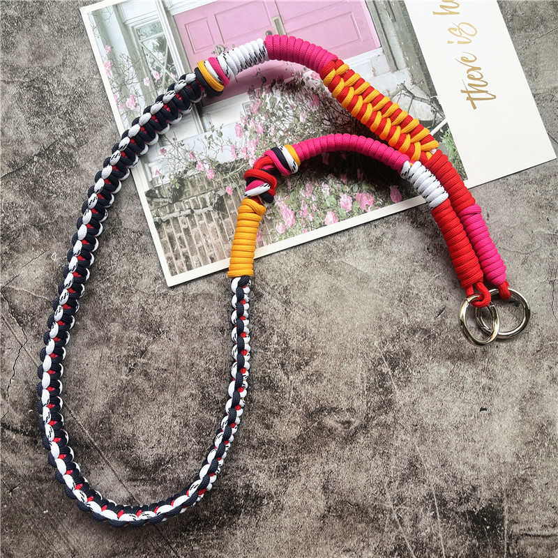 Pasek do torby Kontrastowe paski kolorów Metalowy brelok do kluczy Zaawansowana ręcznie robiona niestandardowa smycz Pasek premium do torebek Akcesoria