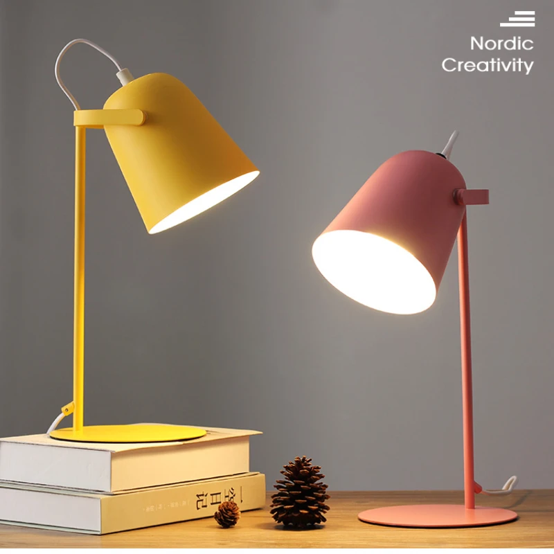 Lampada da scrivania a LED Lampada da tavolo nordica in metallo Protezione per gli occhi Lampada da lettura per ufficio di lettura