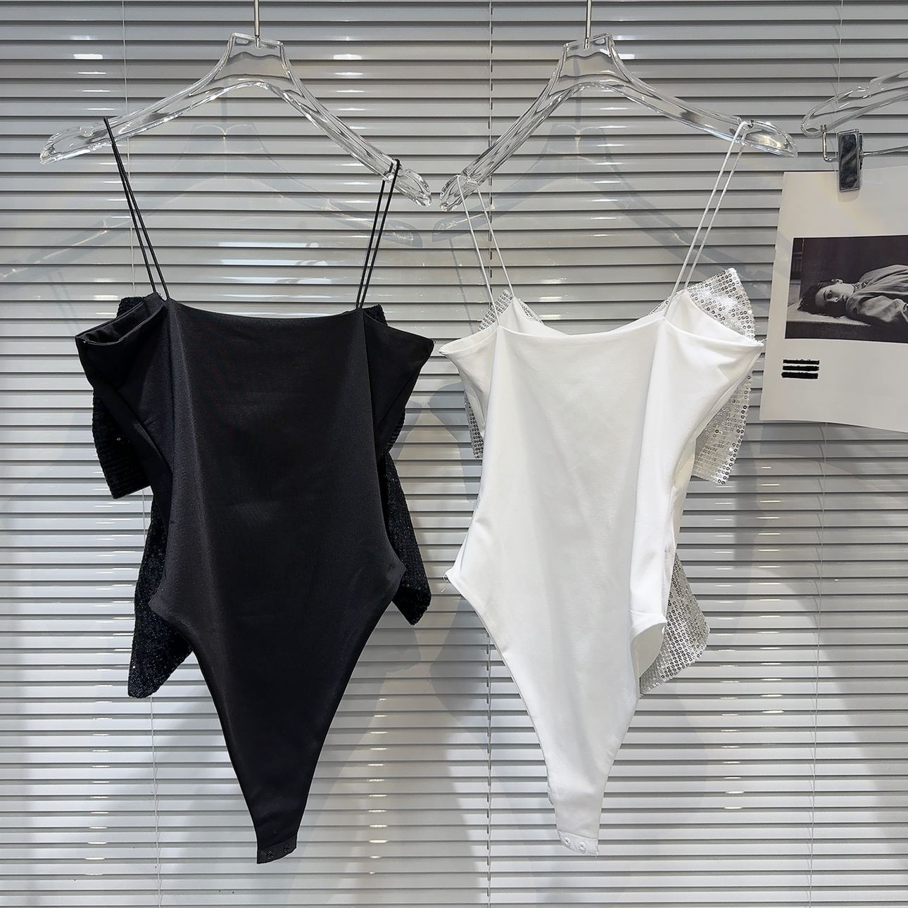 Camiseta sin mangas con lazo grande y lentejuelas para mujer, ropa interior de una pieza plateada, bonita y Sexy, verano 2024