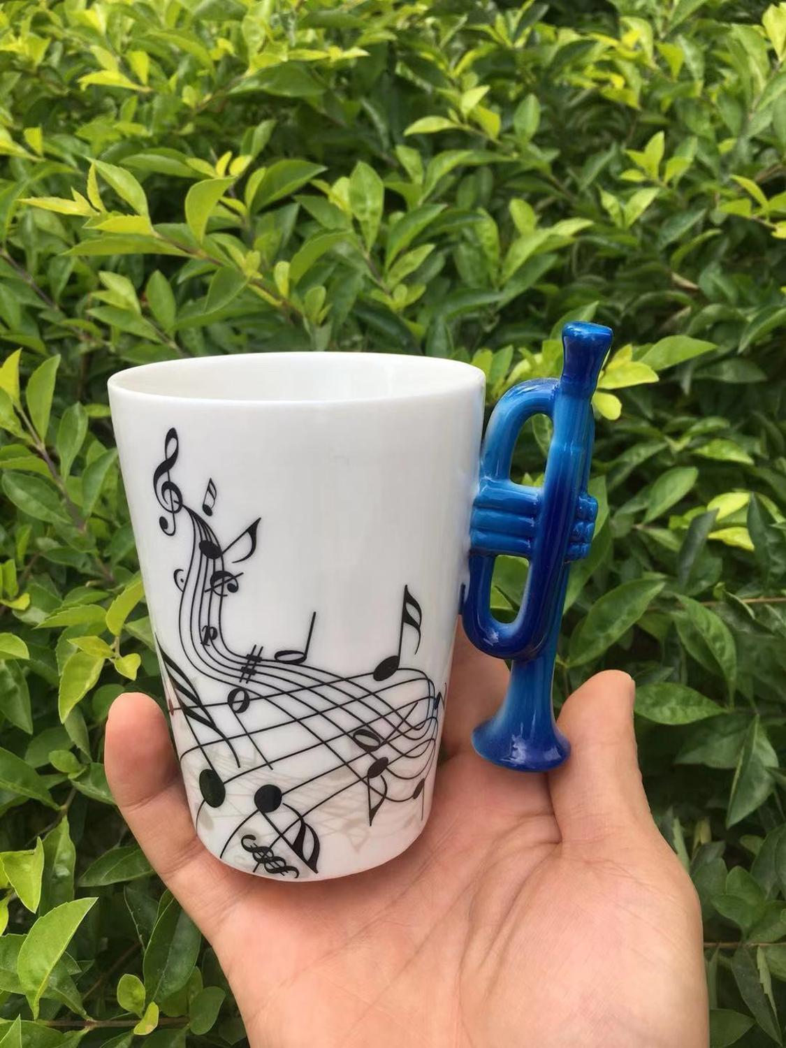 Instrumento musical de cerámica de , tazón taza con mango,