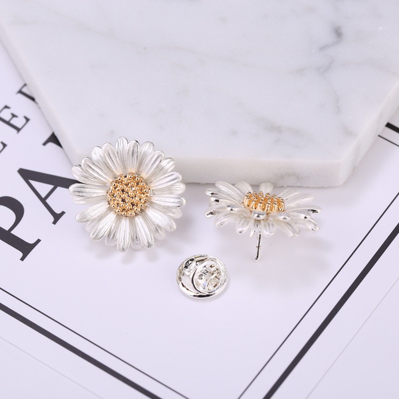 Spille piccola margherita spilla fiore anti-luce spilla gonna colletto ago Cardigan scialle sciarpa fibbia abbigliamento accessori donna regalo