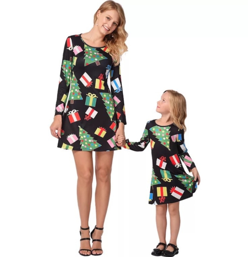 Moeder en dochter kerst printen ouder-kind kleding herfst kerstjurk ouder-kind herfst thuis