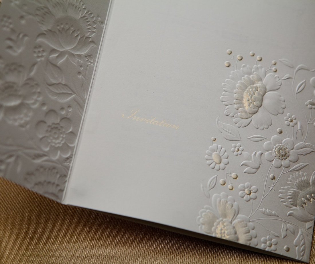 2Pcs Vintage Embossed Tri-fold Wedding Invitations Cards, Acrylic Birthday Card with Envelopes and Ribbon Bowknot