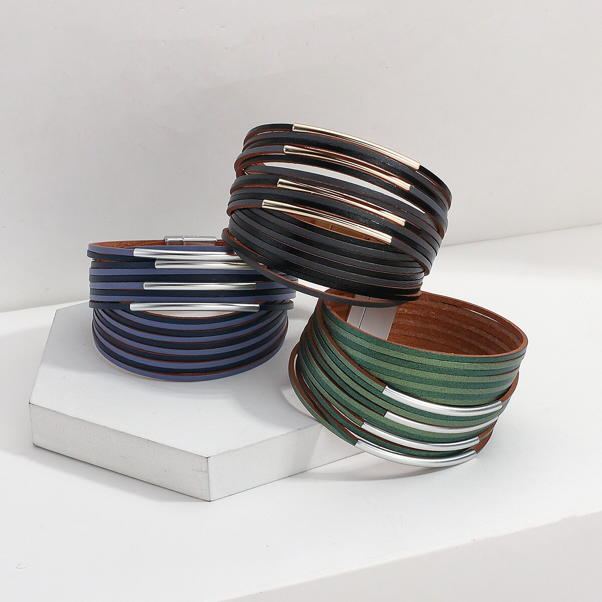 Allyes Eenvoudige Dubbele Kleur Slanke Strip Lederen Armband Voor Vrouwen Mode Metalen Buis Multilayers Wide Wrap Armband Vrouwelijke Sieraden