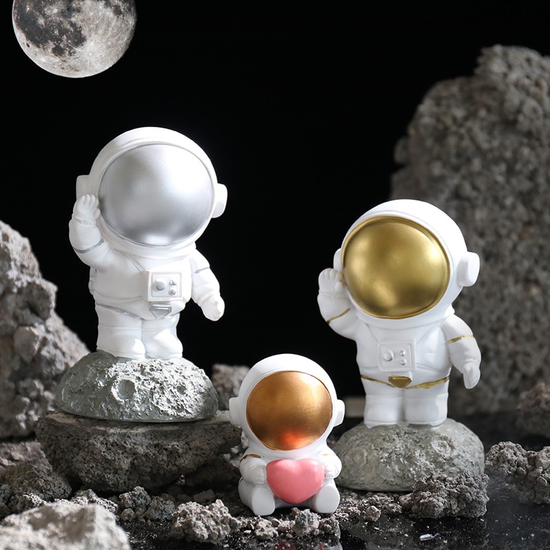 Resin Astronaut Figurines Spaceman With Moon Sculpture Decorative Miniatures Cosmonaut Statues For Man & Boyfriend