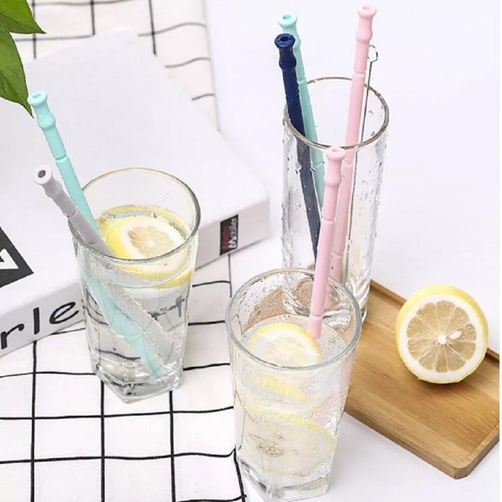 Cannuccia pieghevole pieghevole in silicone cannuccia riutilizzabile con custodia per il trasporto e spazzola per la pulizia per bevande da viaggio per l'casa ufficio