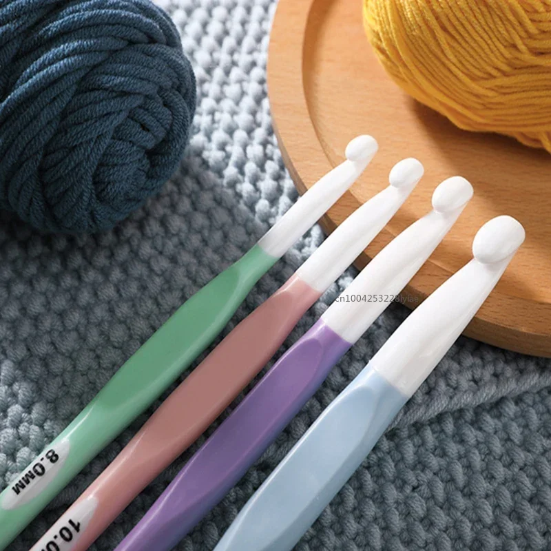 Ganchos de ganchillo de plástico, agujas de tejer de 8/10/12/15mm, Color aleatorio, manualidades de hilo tejido para el hogar, herramientas de tejer para el hogar, 1 Uds.