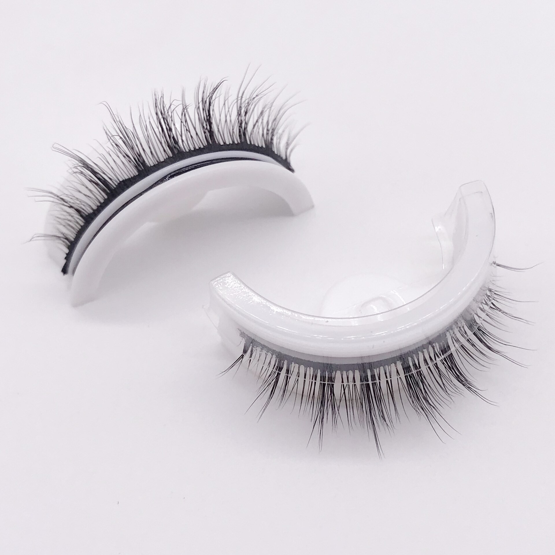Genanvendelige selvklæbende øjenvipper ingen lim let at bære naturlige vipper effekt perfekt make-up skønhed tilbehør: 1 par lange
