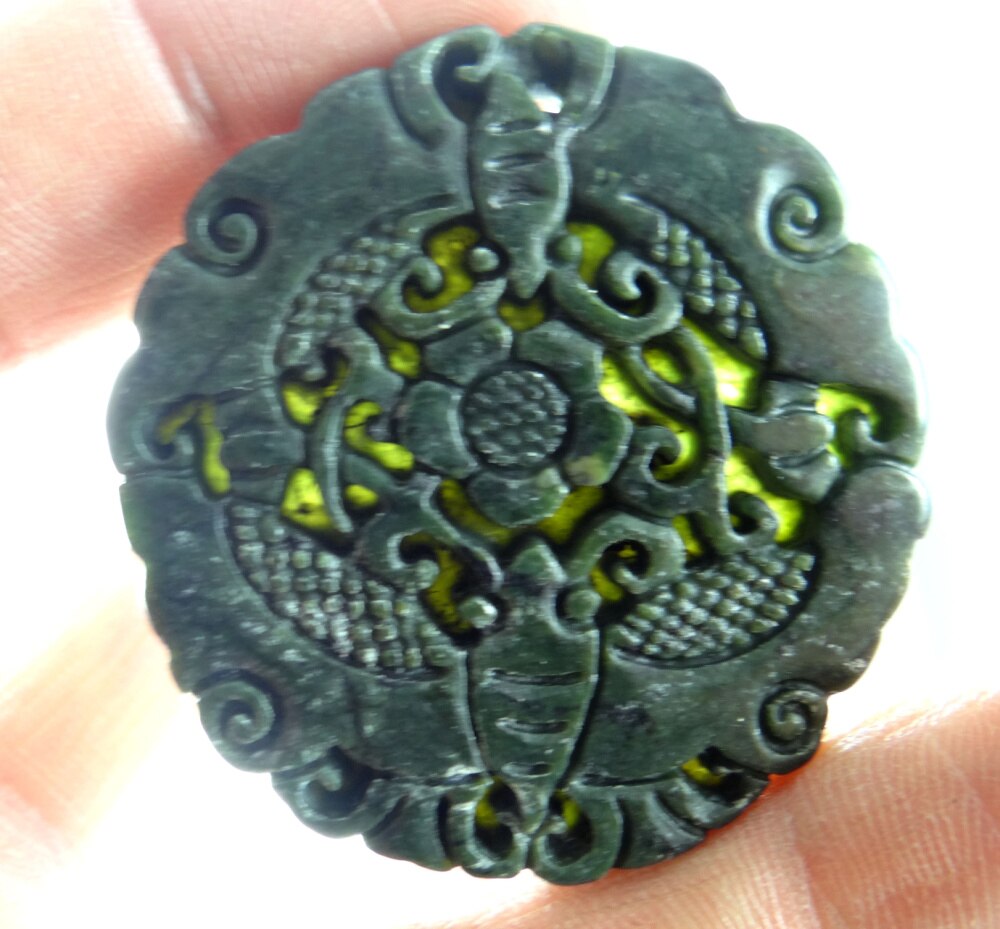 45*45Wholesale natural Chinese black green stone hand-carved statue of bee flower amulet pendant necklace Jewelry Making