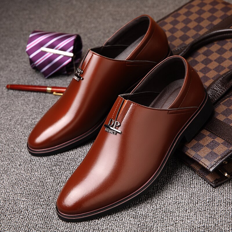Män klänning skor herr slip on spetsiga tå skor män läder formella affärsman skor oxfords skor för män lägenhet