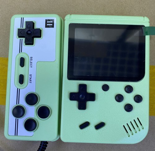 2021 nuovi MINI Console Video portatile retrò lettori di giochi portatili Boy 8 Bit Console per videogiochi con schermo LCD a colori da 3.0 pollici: green and handle