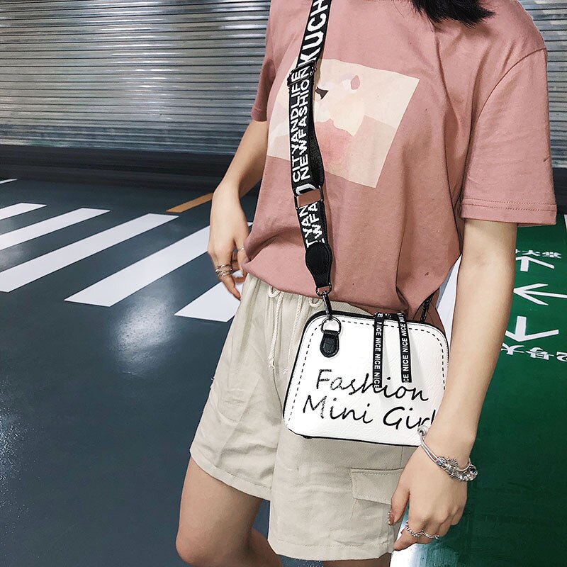 Sac à bandoulière en cuir pu pour femmes, sac à large sangle à épaule en forme de coquille, sacoches tendance tendance avec impression de lettres