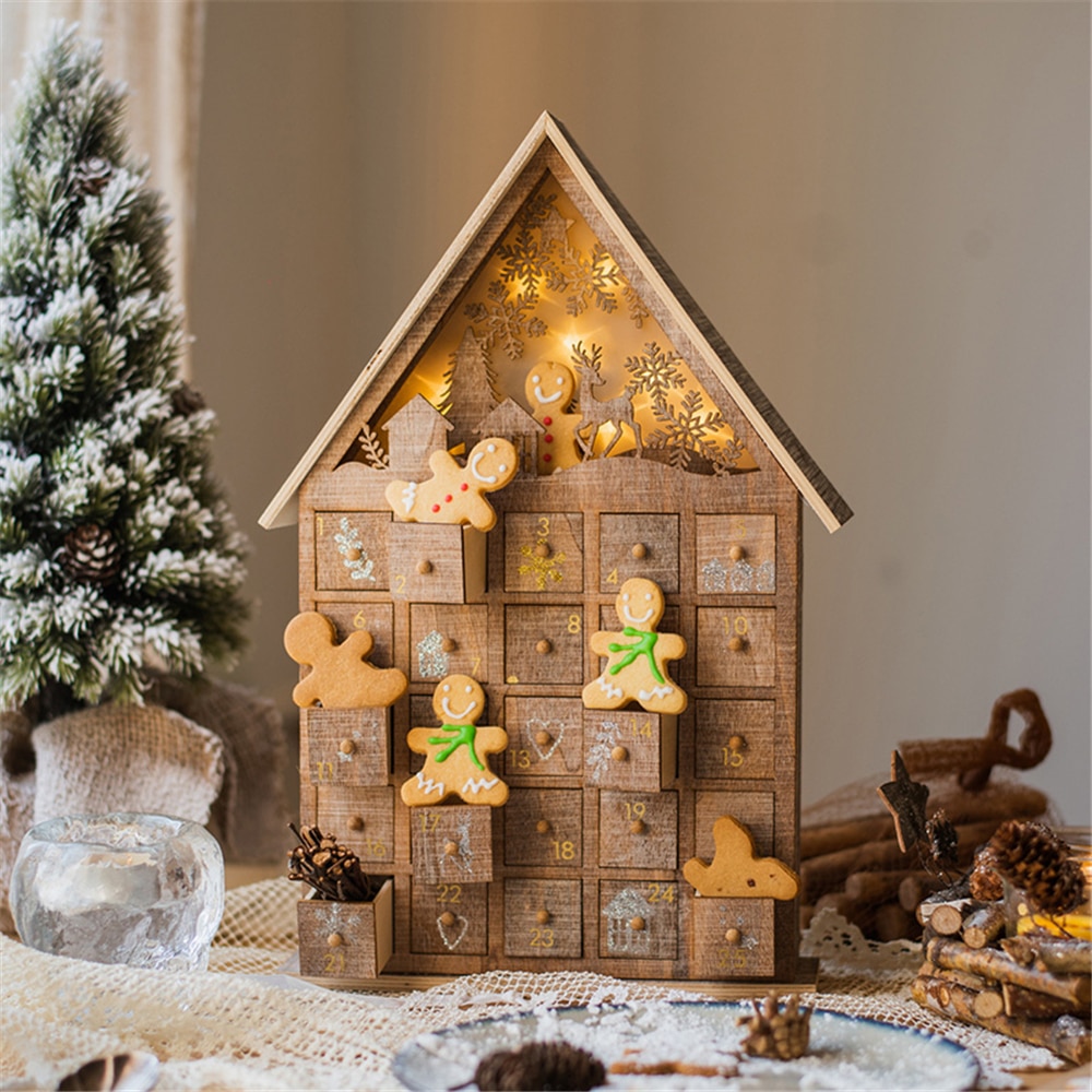 Kalenderæske af træ med natlysskuffer malet husformet legetøj til børn jul nedtællingskalender