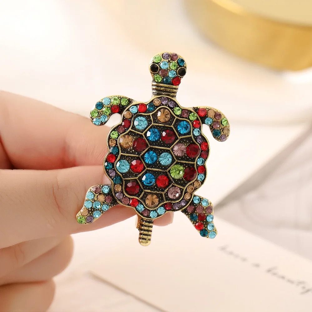 Crystal Turtle Brooches Vintage Metal Lapel Pin for Women Hat Scarf Backpack Badge Marine Animal Protection Souvenirs